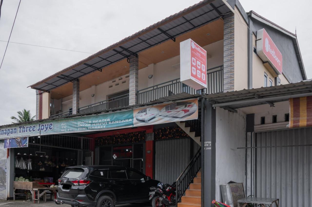 Отель Reddoorz Syariah Near Minangkabau International Aiport Паданг Экстерьер фото